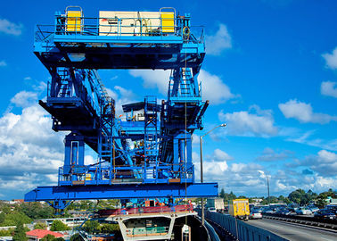 Máquina de alta velocidade da ereção da viga de ponte da maneira, 200 Ton Steel Launching Crane
