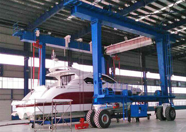 Guindaste portal do porto do elevado desempenho, guindaste de 100 Ton Boat Hoist Lifting Shipyard