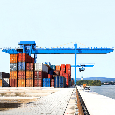 Pórtico Crane To Lift Shipping Container Crane Cabin Control da C.A. da fonte de energia